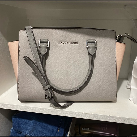 Michael Kors Handbags - Michael Kors Selma